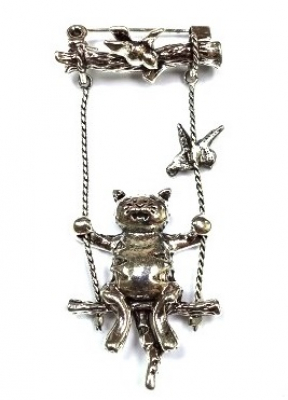 Брошь Кот на качелях Серебряные грани, ювелирная компания