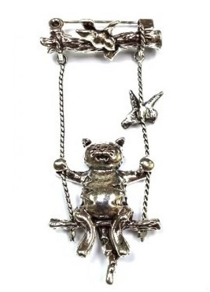 Брошь Кот на качелях Серебряные грани, ювелирная компания