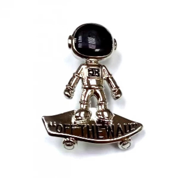 Брошь Астронавт Серебряные грани, ювелирная компания